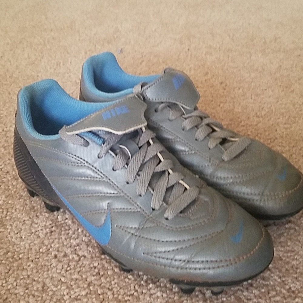 Nike soccer cleats size 8
